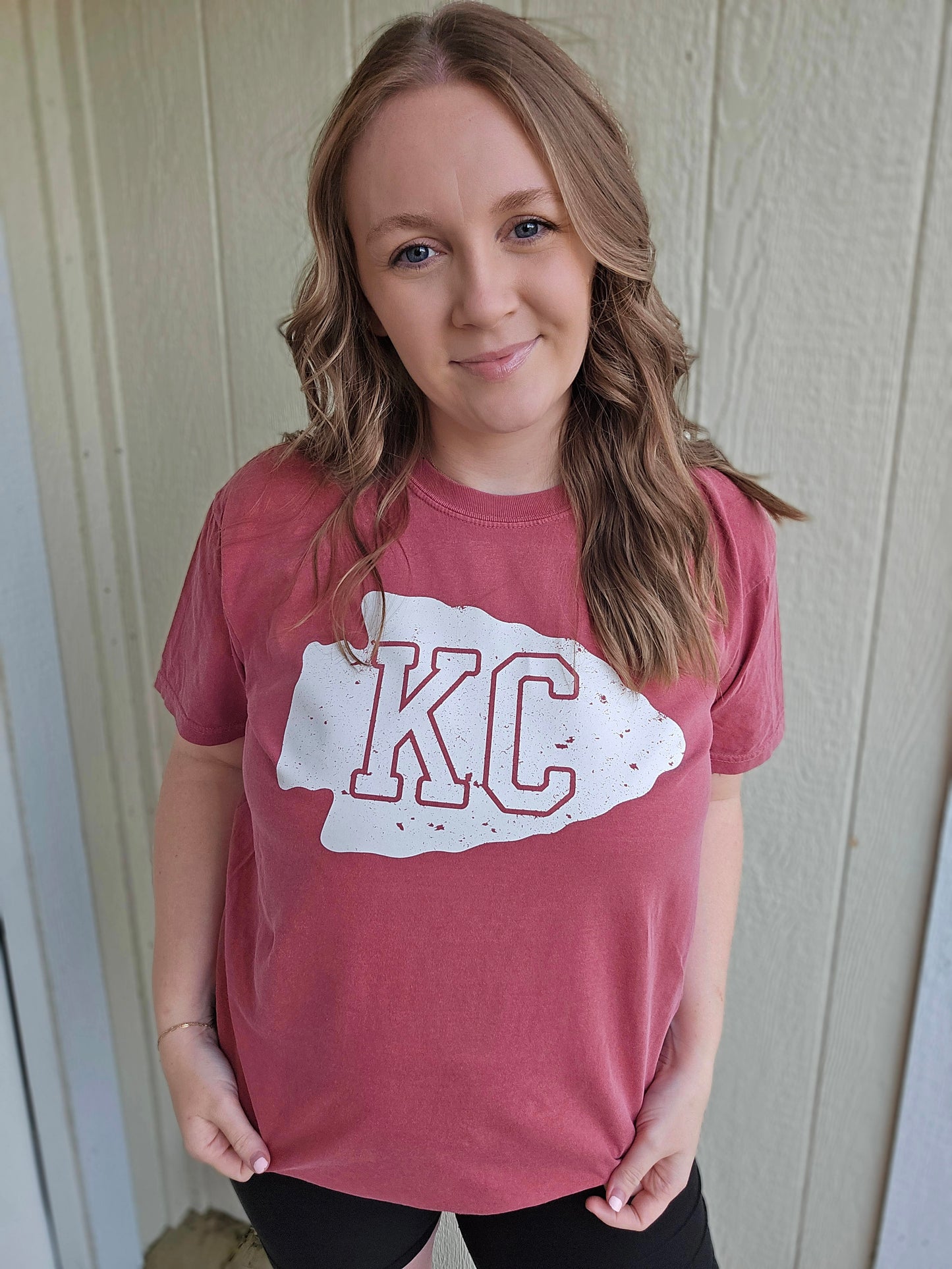 KC DISTRESSED ARROW Red Vintage Wash Short Sleeve Tee