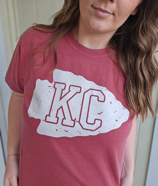 KC DISTRESSED ARROW Red Vintage Wash Short Sleeve Tee