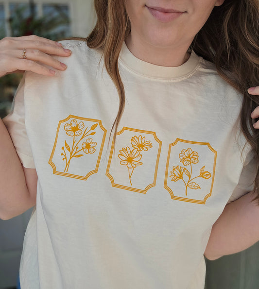 SIMPLE WILDFLOWER FRAMES Ivory Vintage Wash Short Sleeve Tee