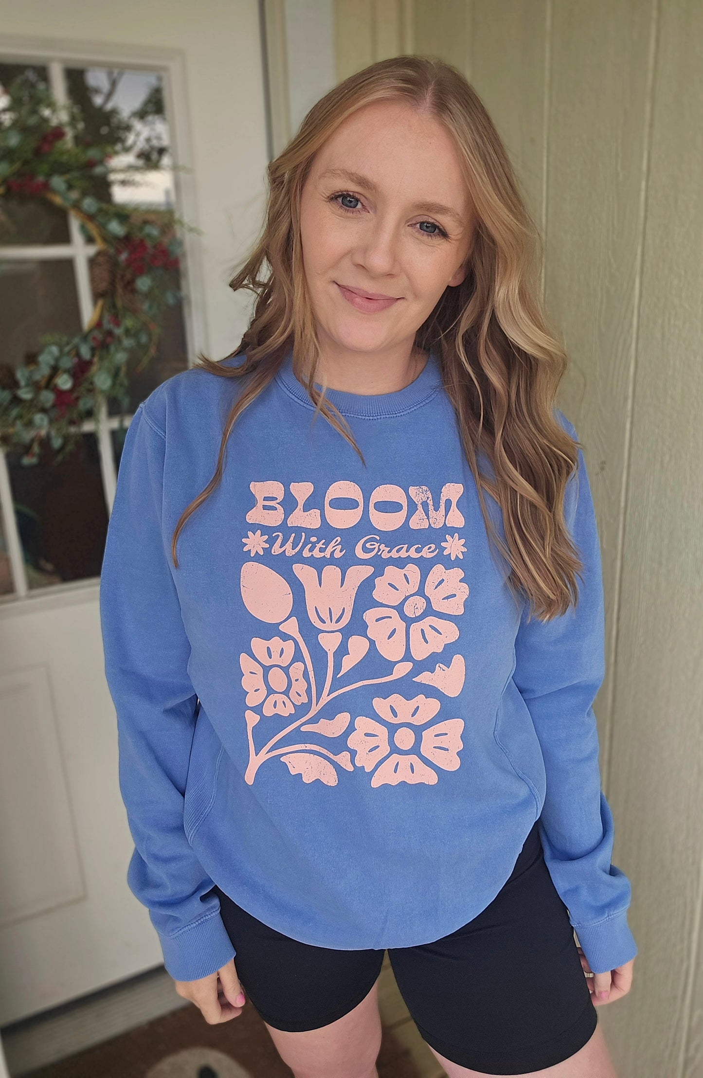 BLOOM WITH GRACE Periwinkle Vintage Wash Crewneck