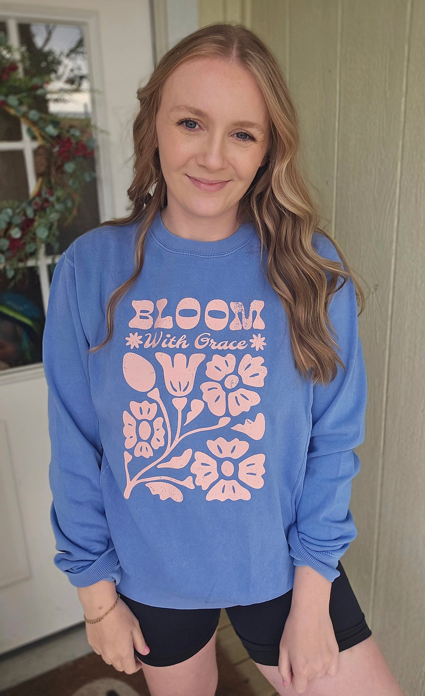 BLOOM WITH GRACE Periwinkle Vintage Wash Crewneck