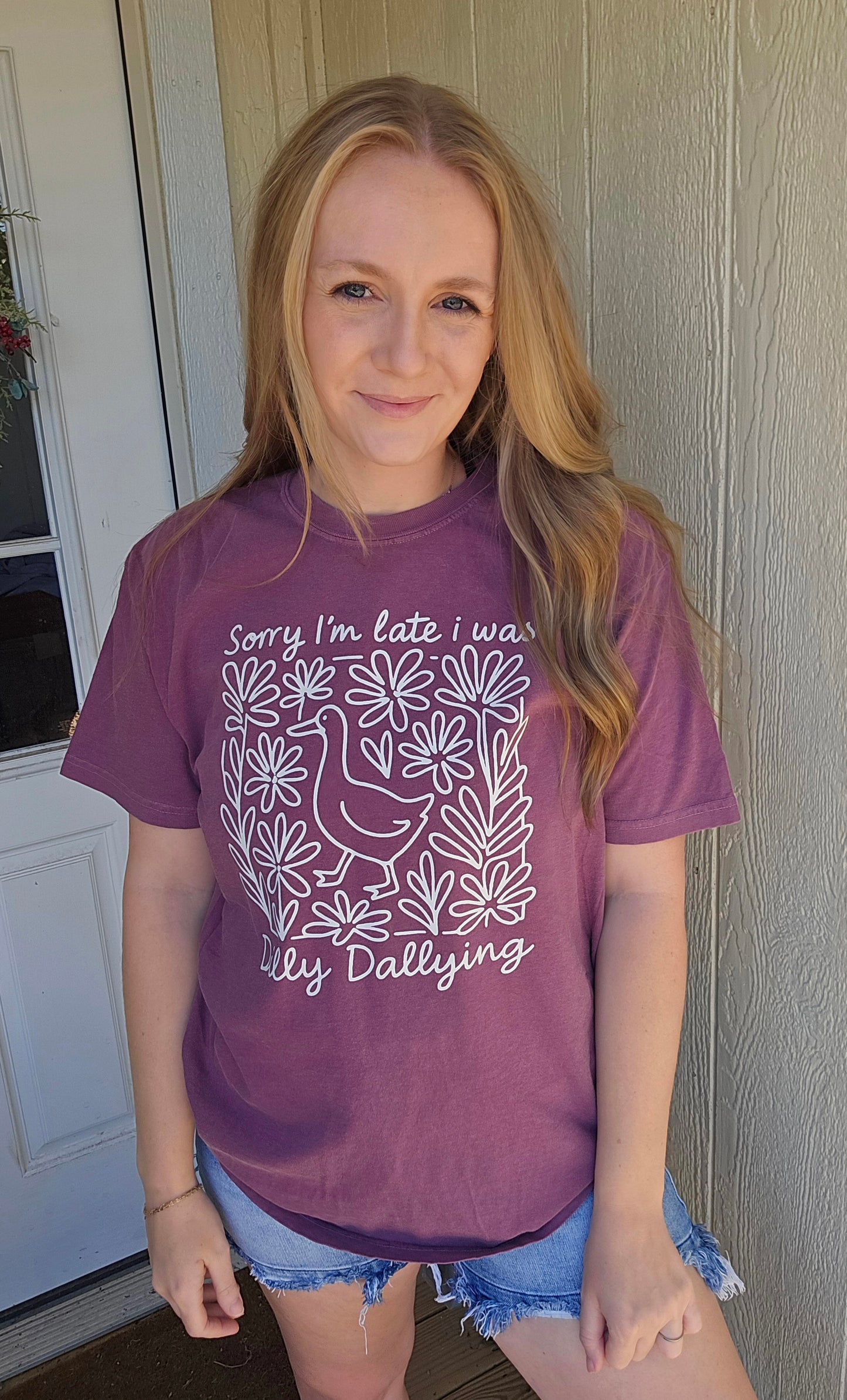 DILLY-DALLYING Goose Berry Vintage Wash Tee