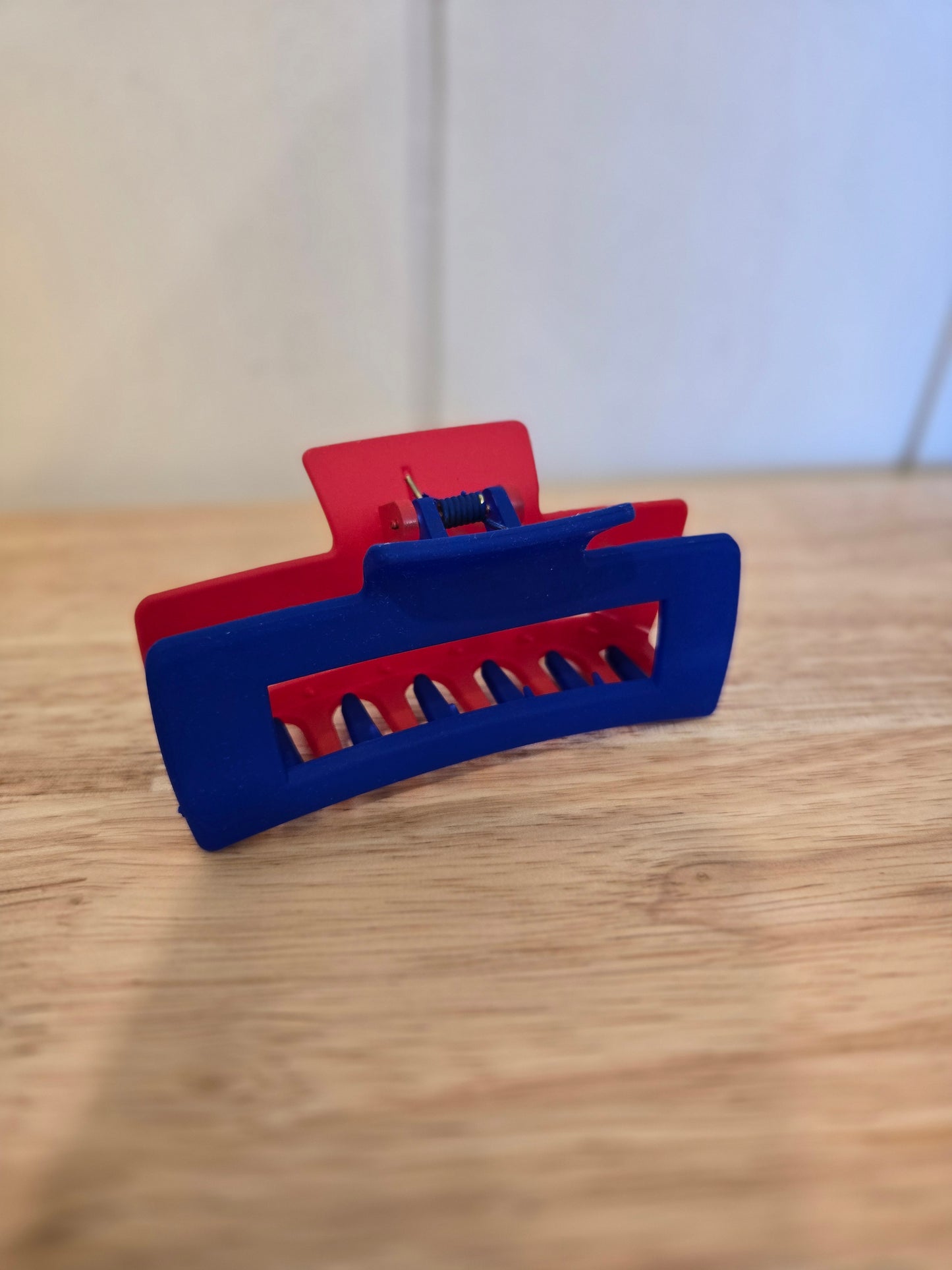 2-TONE Red/Blue Claw Clip