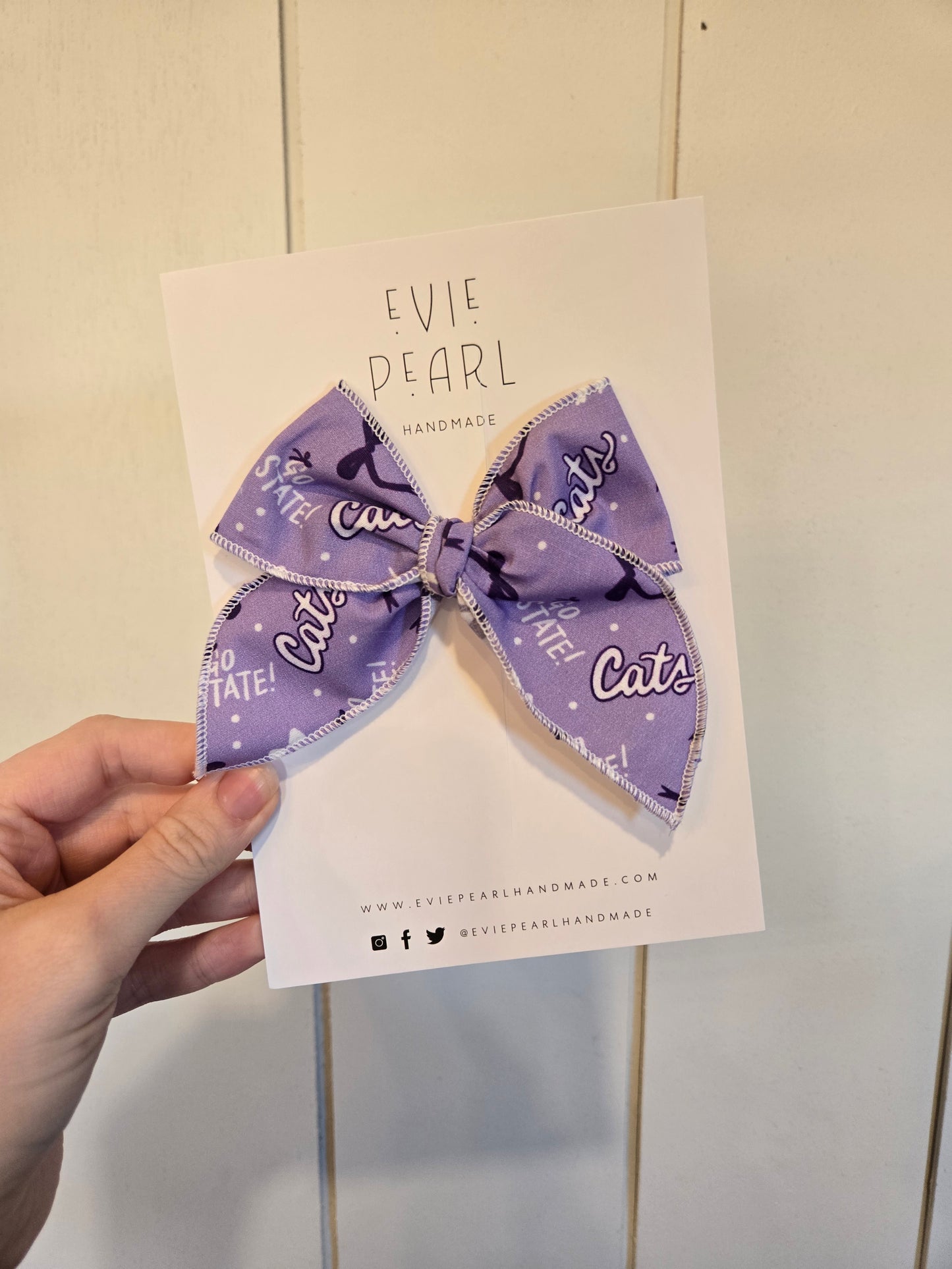 CATS Lavender Medium Bow Clip