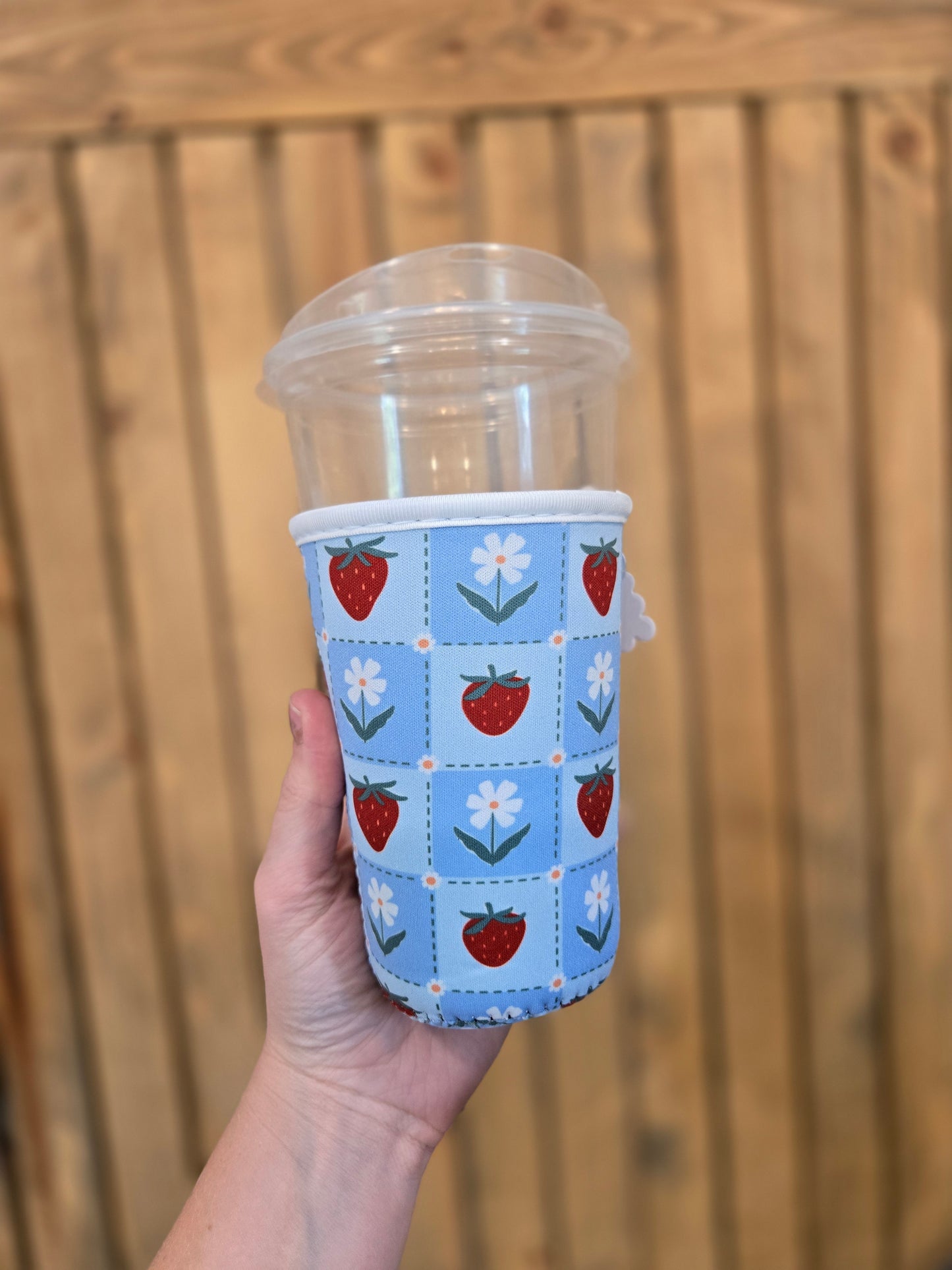 STRAWBERRIES & DAISY Checkered Iced Coffee Sleeve