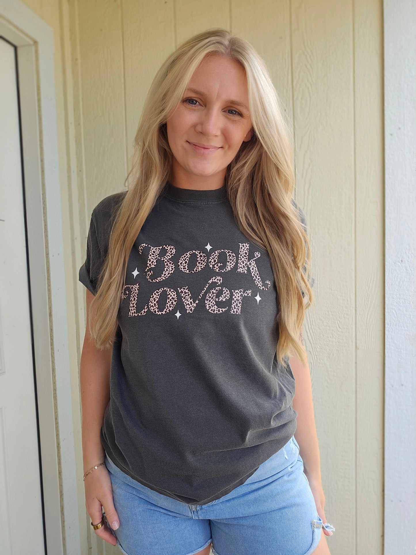 BOOK LOVER Retro Charocal Vintage Wash Tee