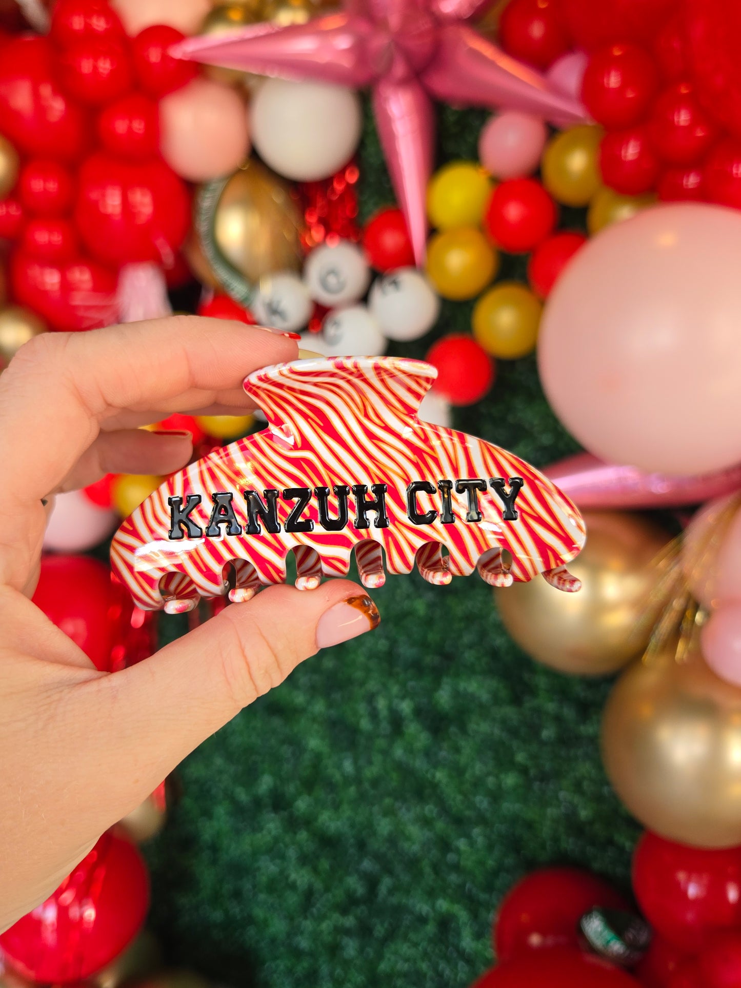 KAN-ZUH-CITY Red/Gold Zebra Engraved Claw Clip