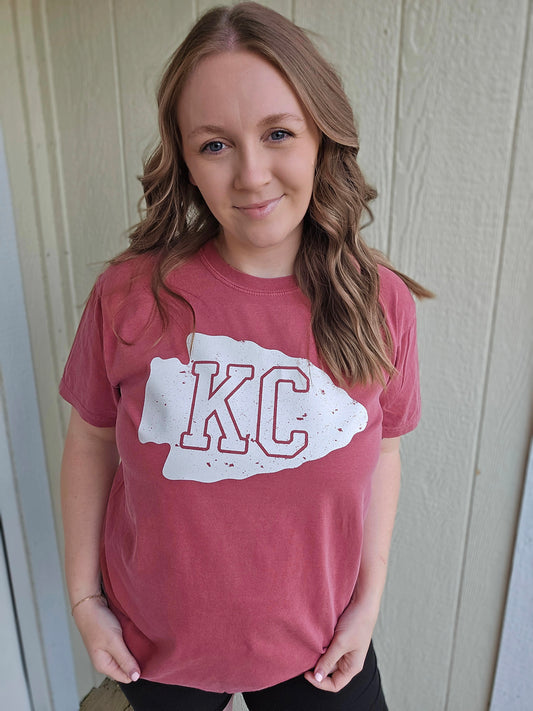 KC DISTRESSED ARROW Red Vintage Wash Short Sleeve Tee