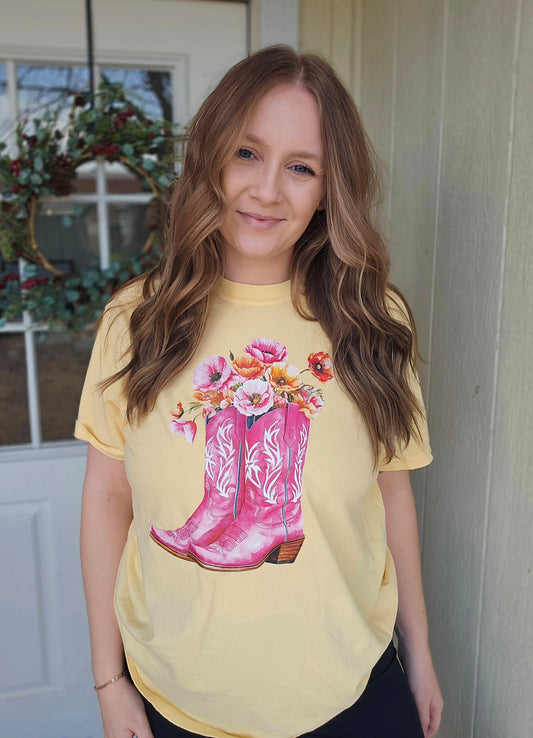 POPPY BOOTS Pastel Yellow Vintage Wash Tee