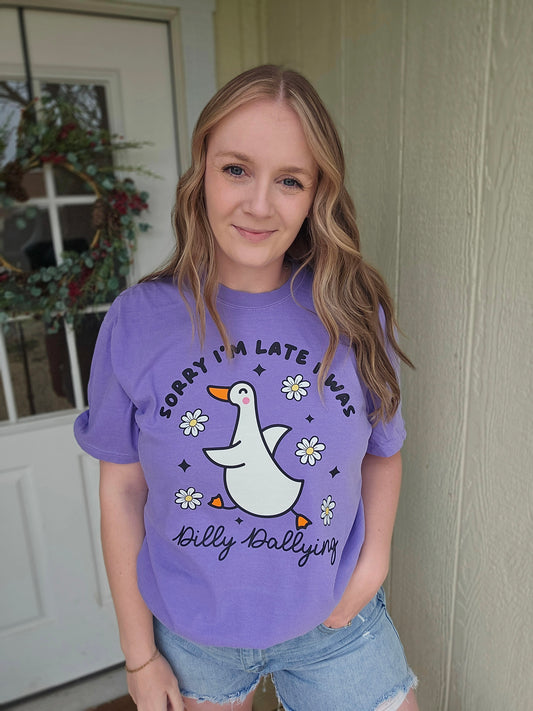 DILLY-DALLYING Goose Violet Vintage Wash Tee