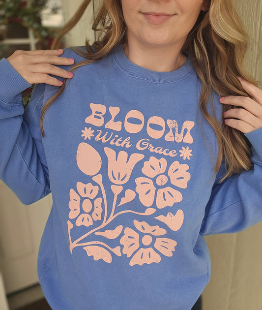 BLOOM WITH GRACE Periwinkle Vintage Wash Crewneck