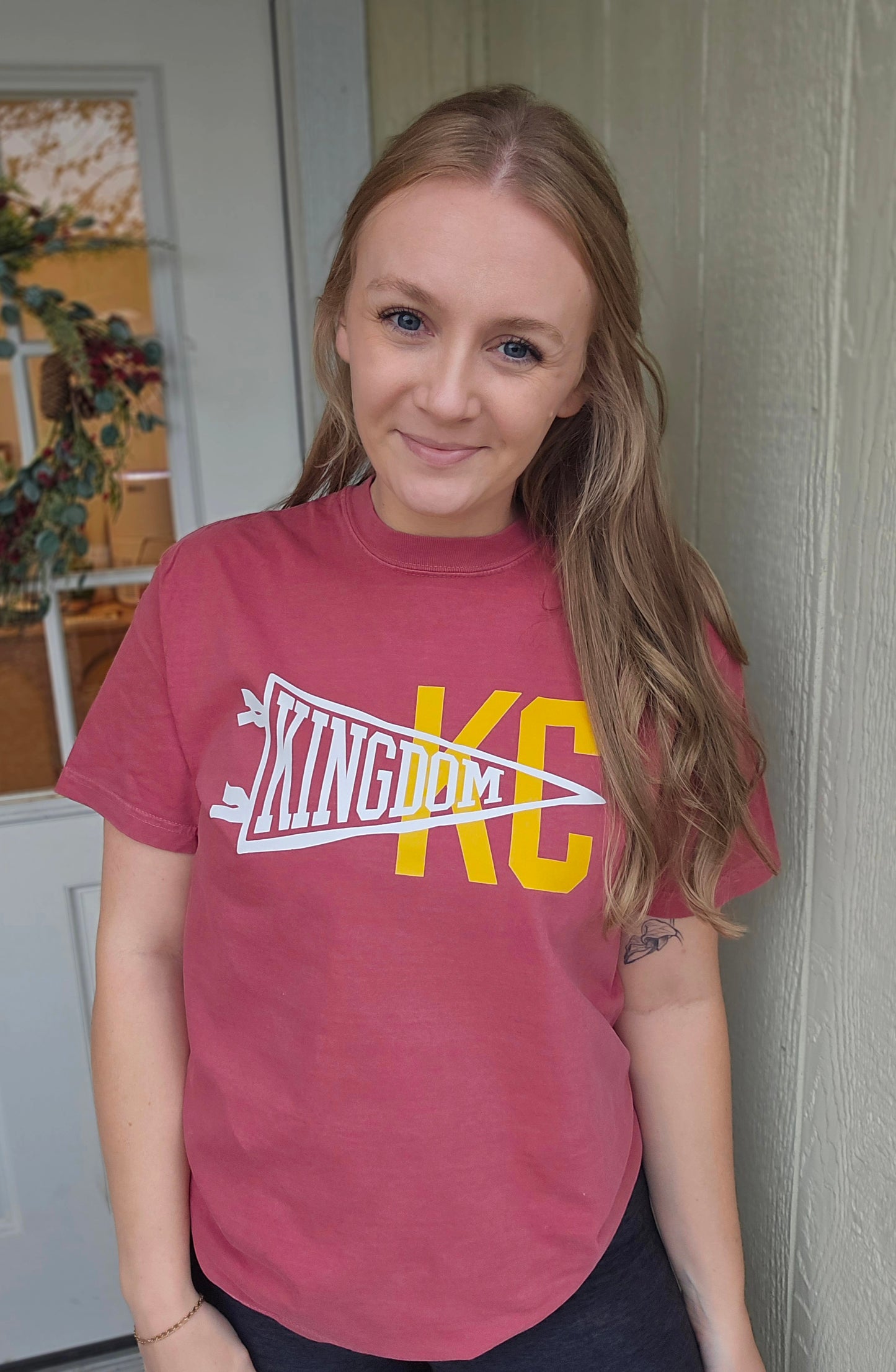 KC PENNANT Red Vintage Wash Tee