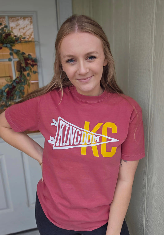 KC PENNANT Red Vintage Wash Tee