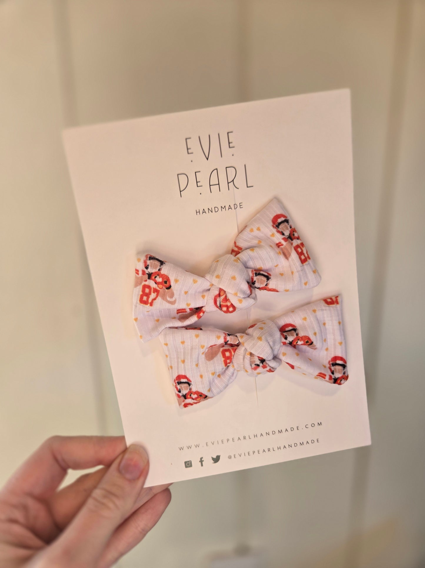 87 HAND HEART White Pigtail Bow Clip Set