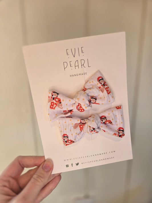 87 HAND HEART White Pigtail Bow Clip Set