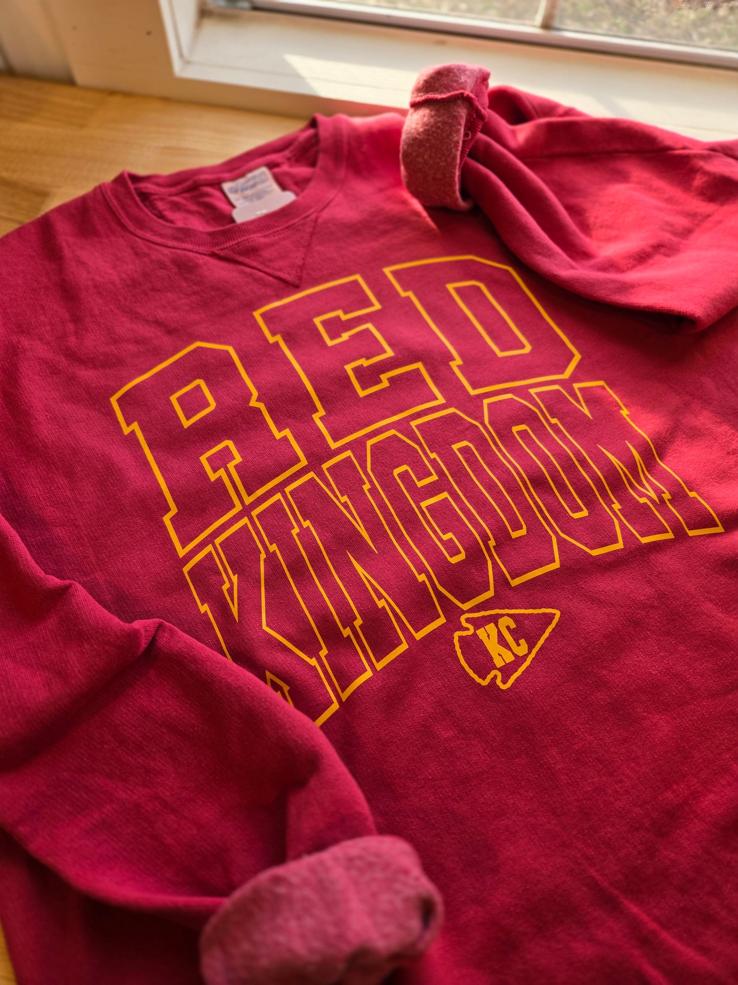 RED KINGDOM Light Red Vintage Wash Crewneck