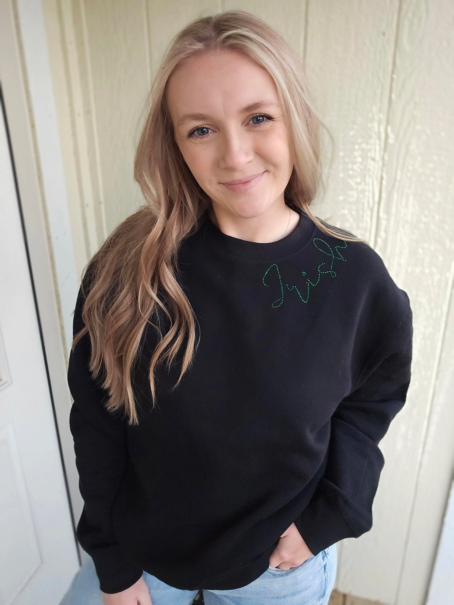 IRISH SCRIPT Rhinestone Collar Black Crewneck Sweatshirt (ADULT)