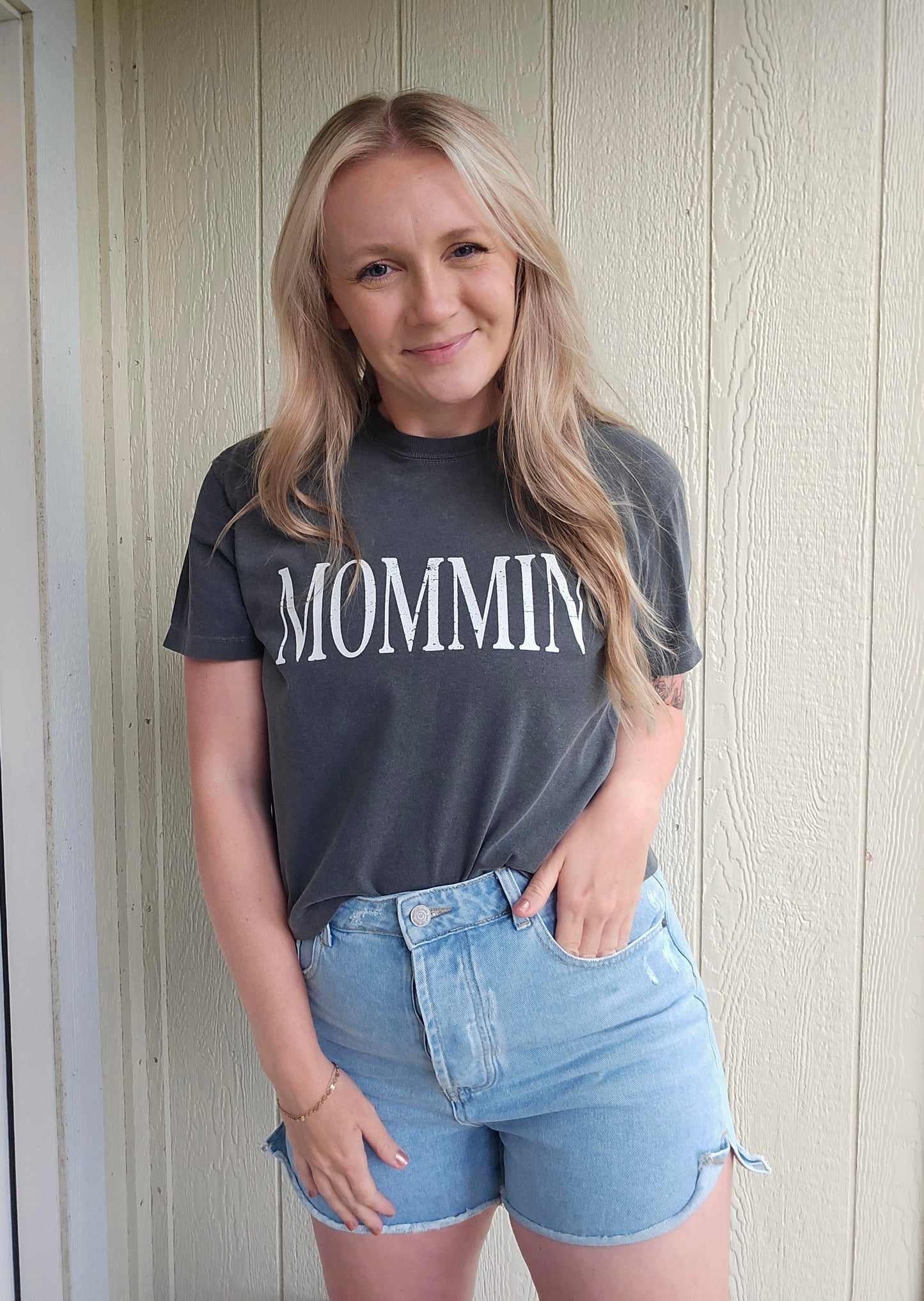 MOMMIN' Charcoal Vintage Wash Crop Tee