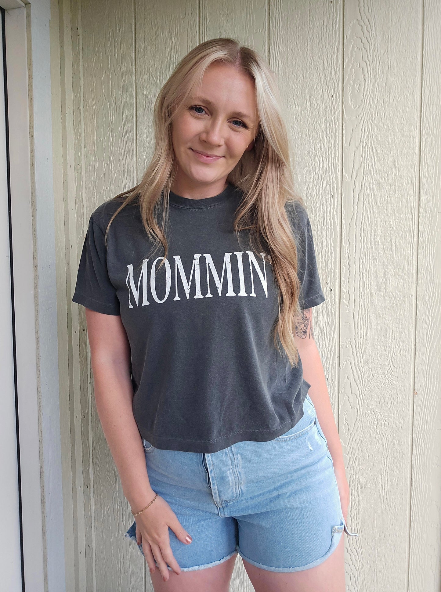 MOMMIN' Charcoal Vintage Wash Crop Tee