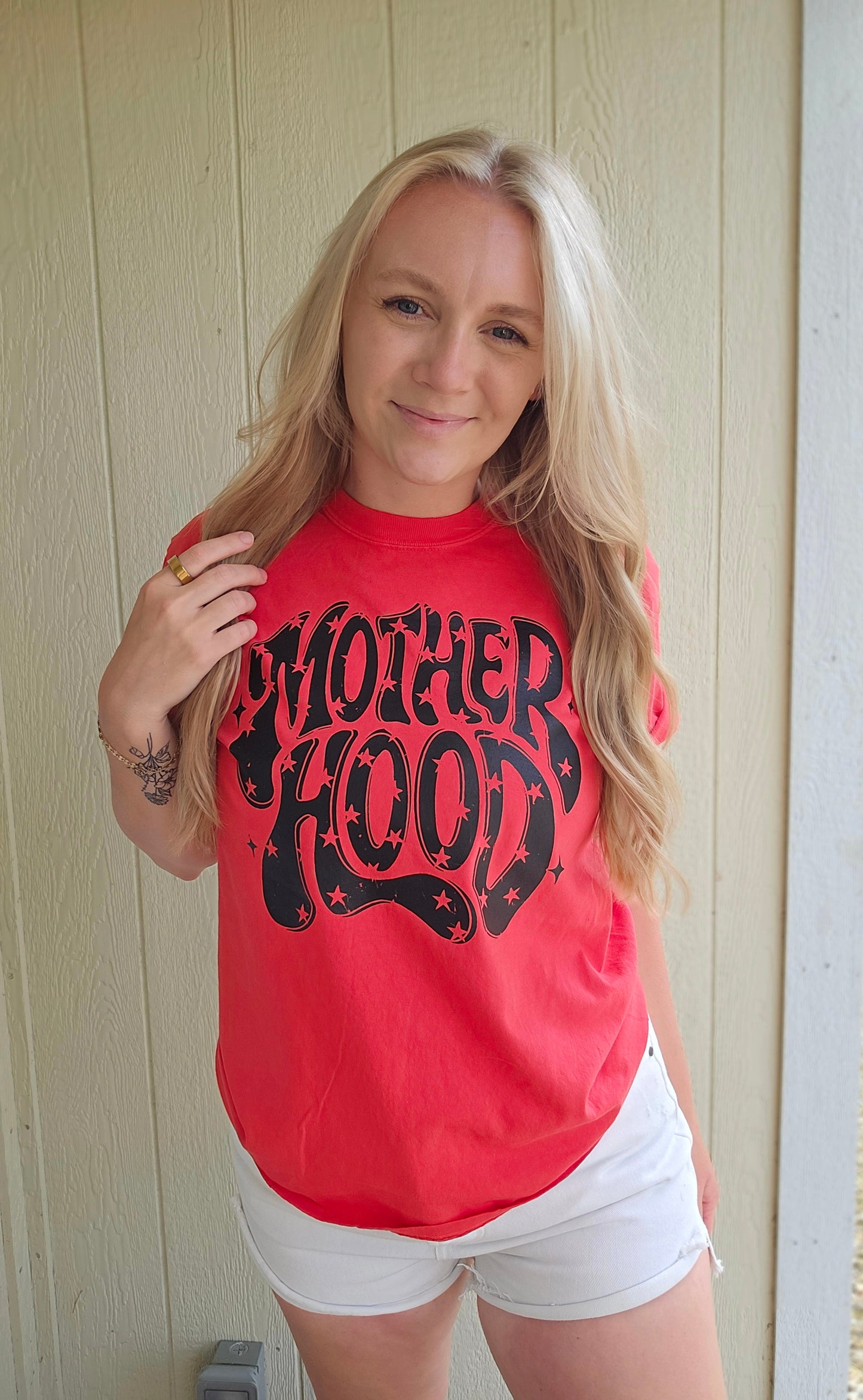 MOTHERHOOD Retro Star Neon Red Vintage Wash Tee