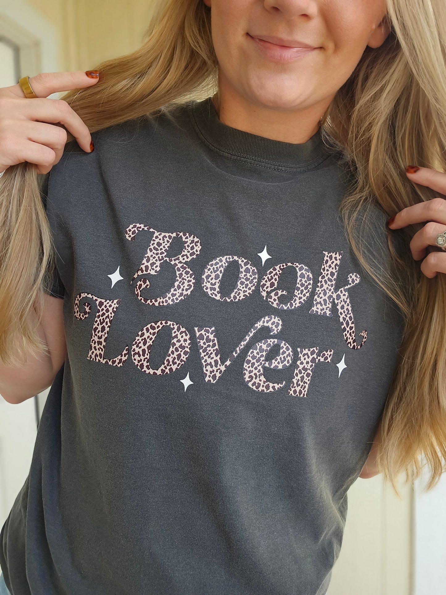 BOOK LOVER Retro Charocal Vintage Wash Tee