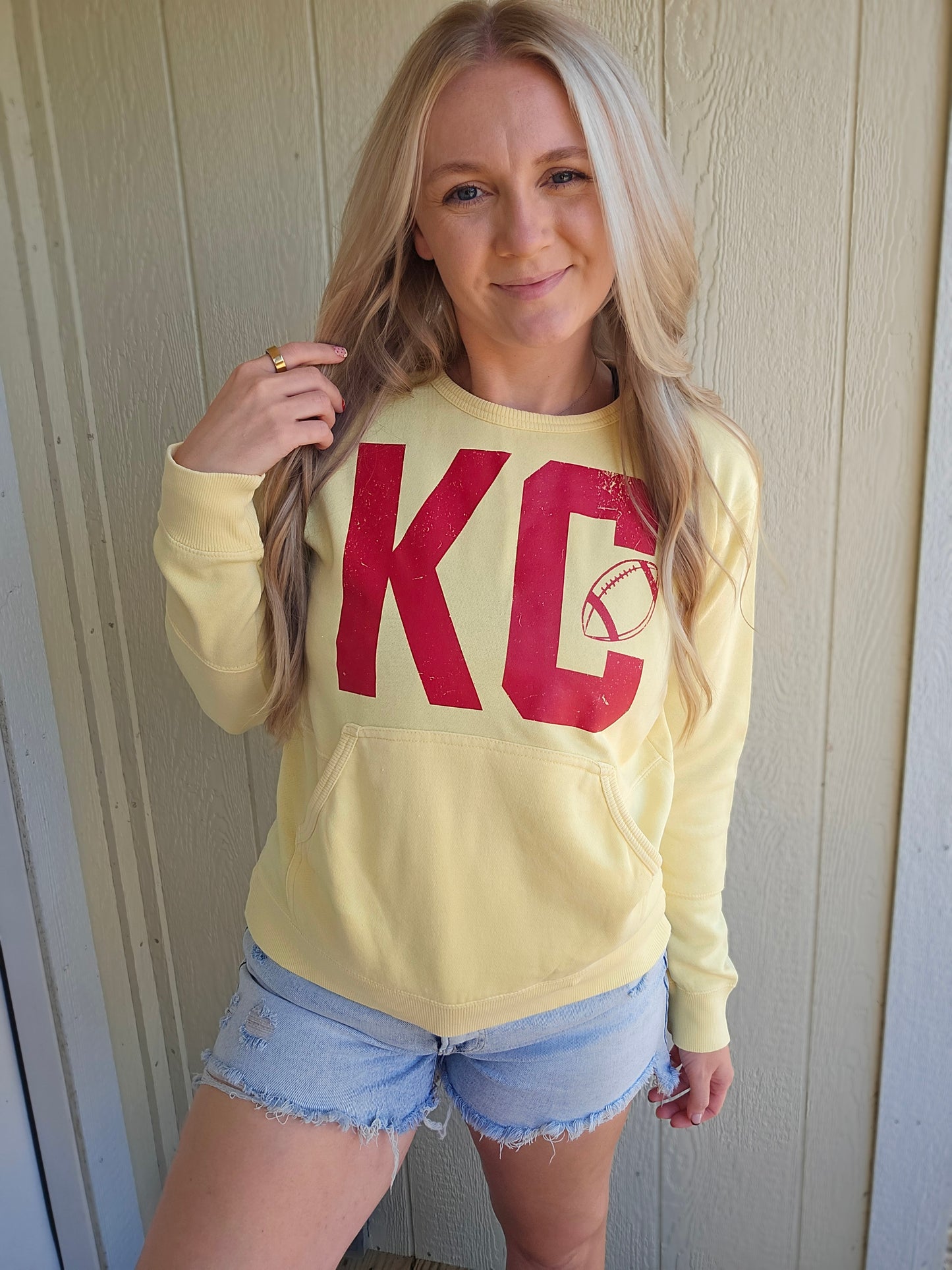 KC BLOCK Raw Hem Vintage Yellow Pocket Crewneck