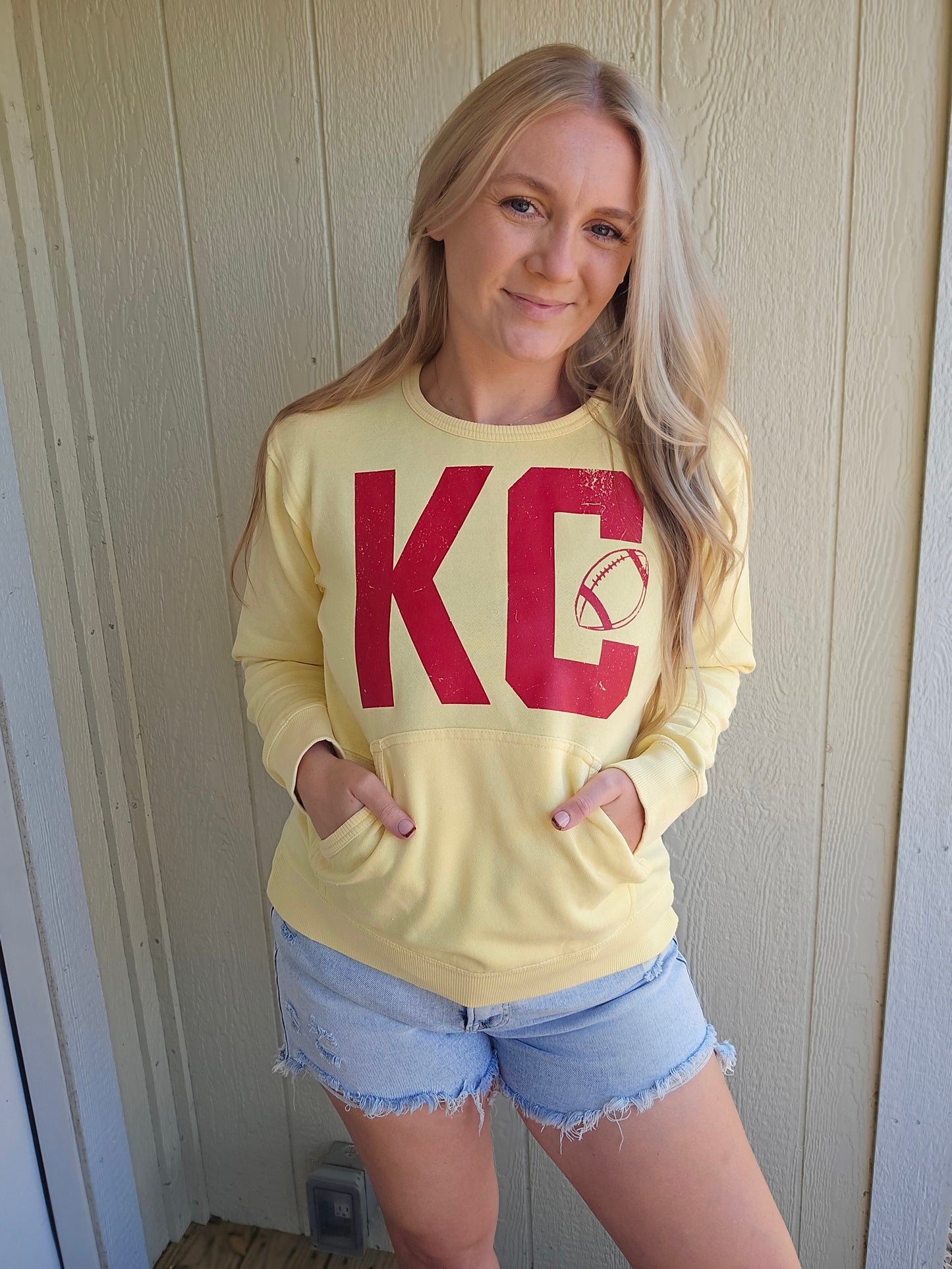 KC BLOCK Raw Hem Vintage Yellow Pocket Crewneck