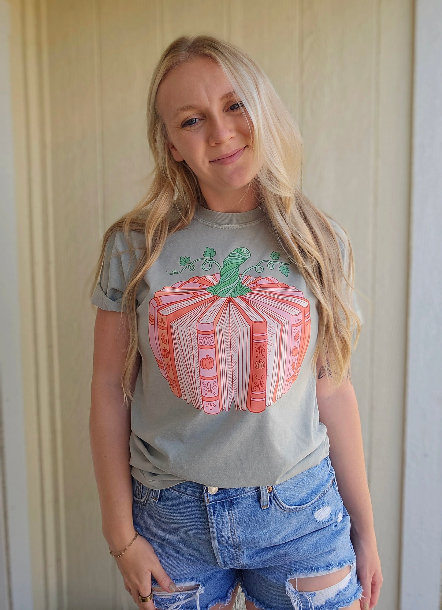 BOOK PUMPKIN Sage Vintage Wash Tee