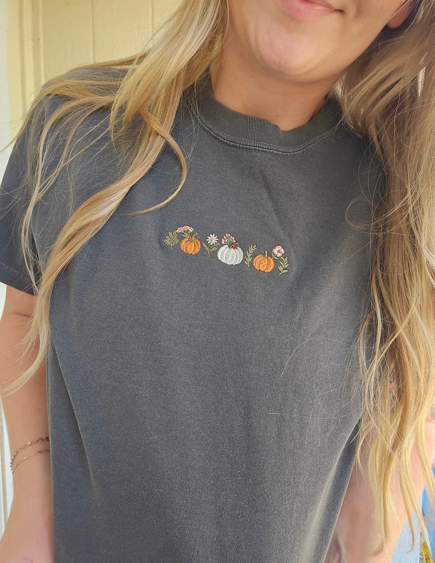 DAINTY PUMPKIN Floral Embroidered Charcoal Short Sleeve Tee