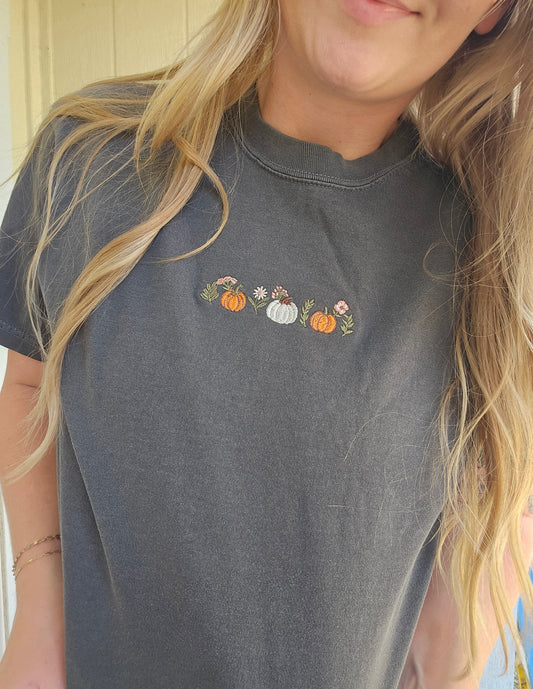 DAINTY PUMPKIN Floral Embroidered Charcoal Short Sleeve Tee