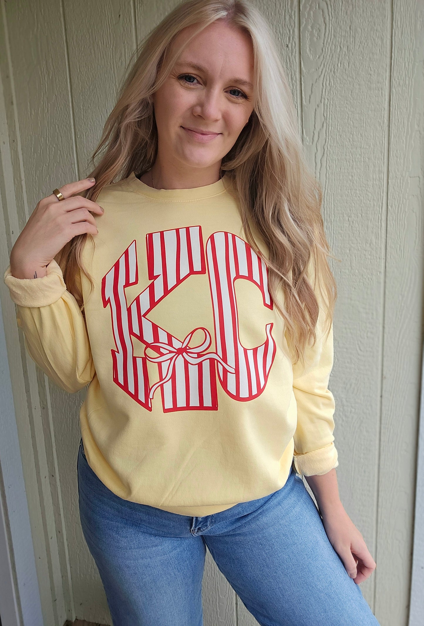 KC STRIPE BOW Butter Yellow Vintage Wash Crewneck