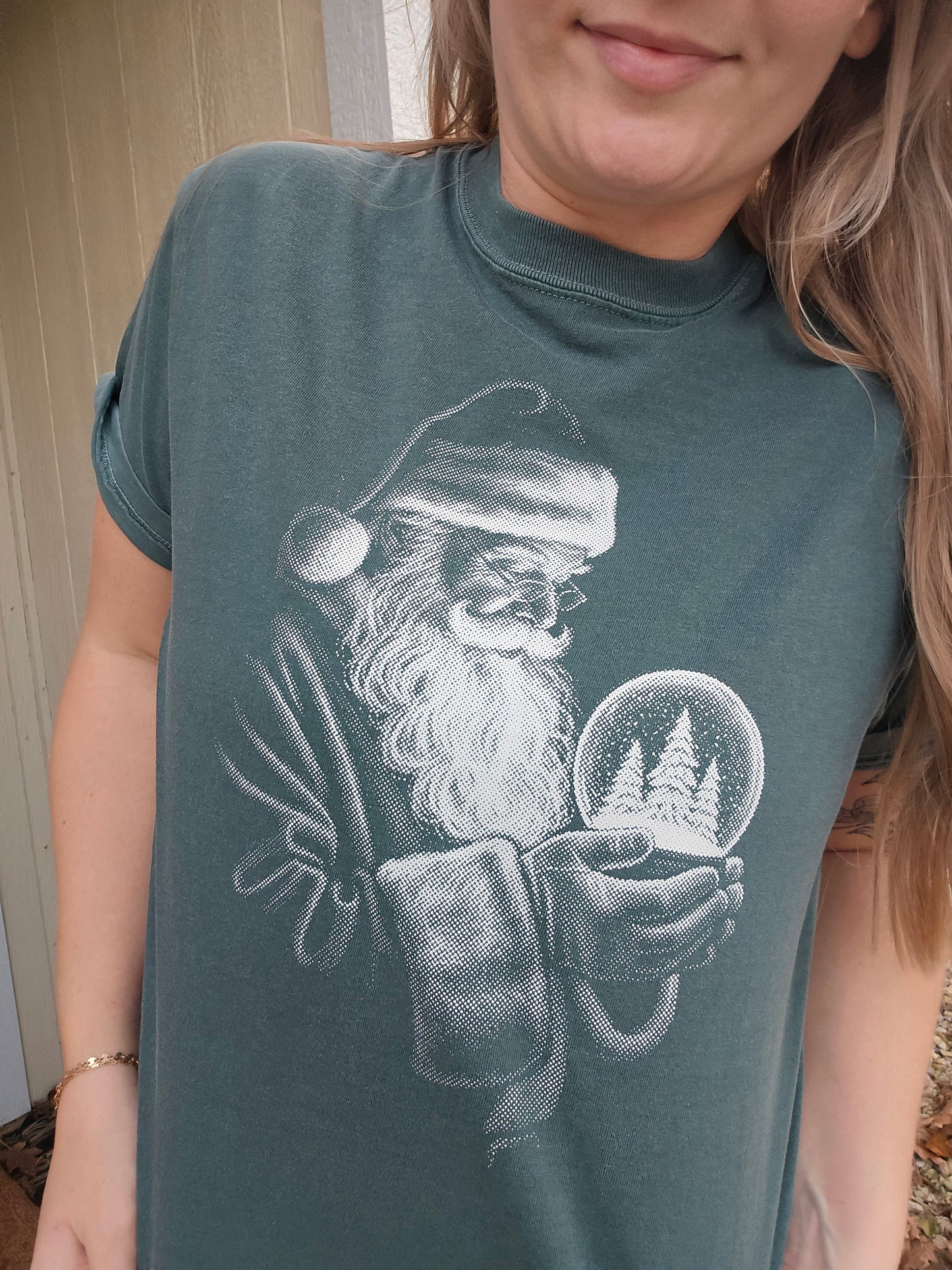 SNOWGLOBE SANTA Deep Green Vintage Wash Tee